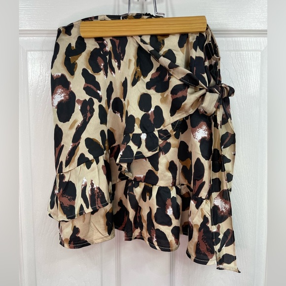 Princess Polly Small Leopard Cheetah Print Wrap Satin Mini Skirt - Picture 6 of 8